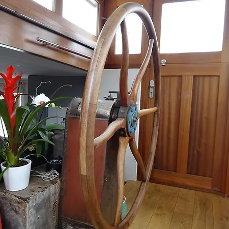 Passerelle Des Arts Bed & Breakfast *